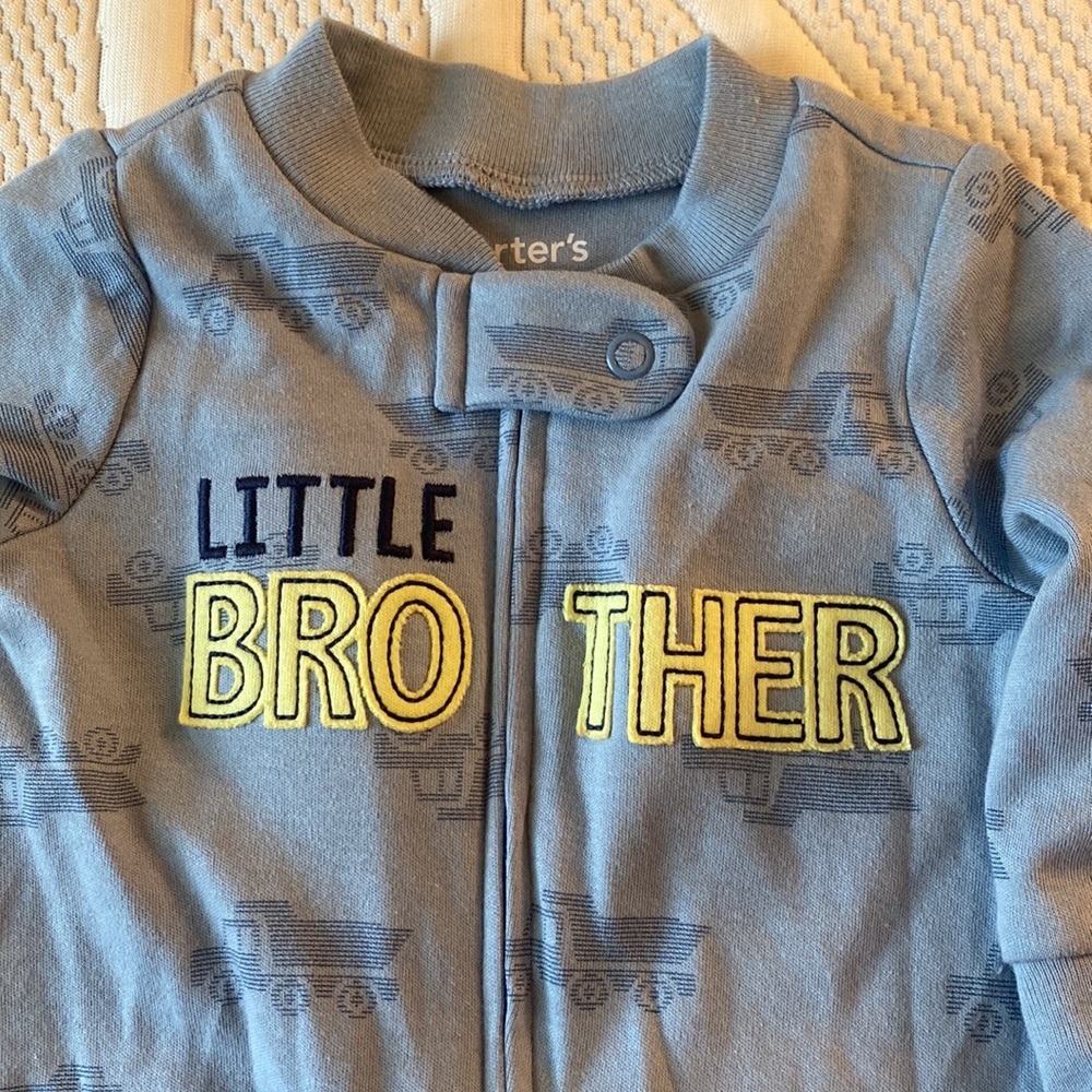 Baby Bibs, Socks, and outfit 0-3M - Picture 6 of 12